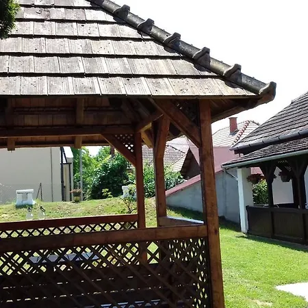 House Szemes Sziveben *